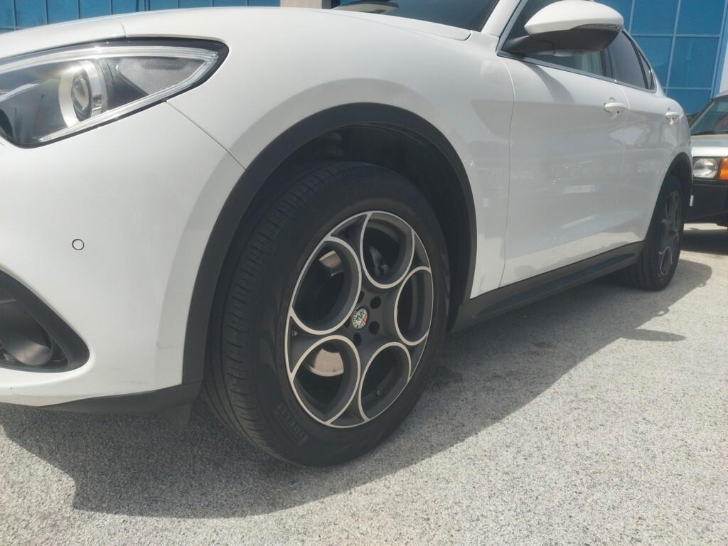 Alfa Romeo Stelvio 2.2 Turbodiesel 210 CV AT8 Q4 Super