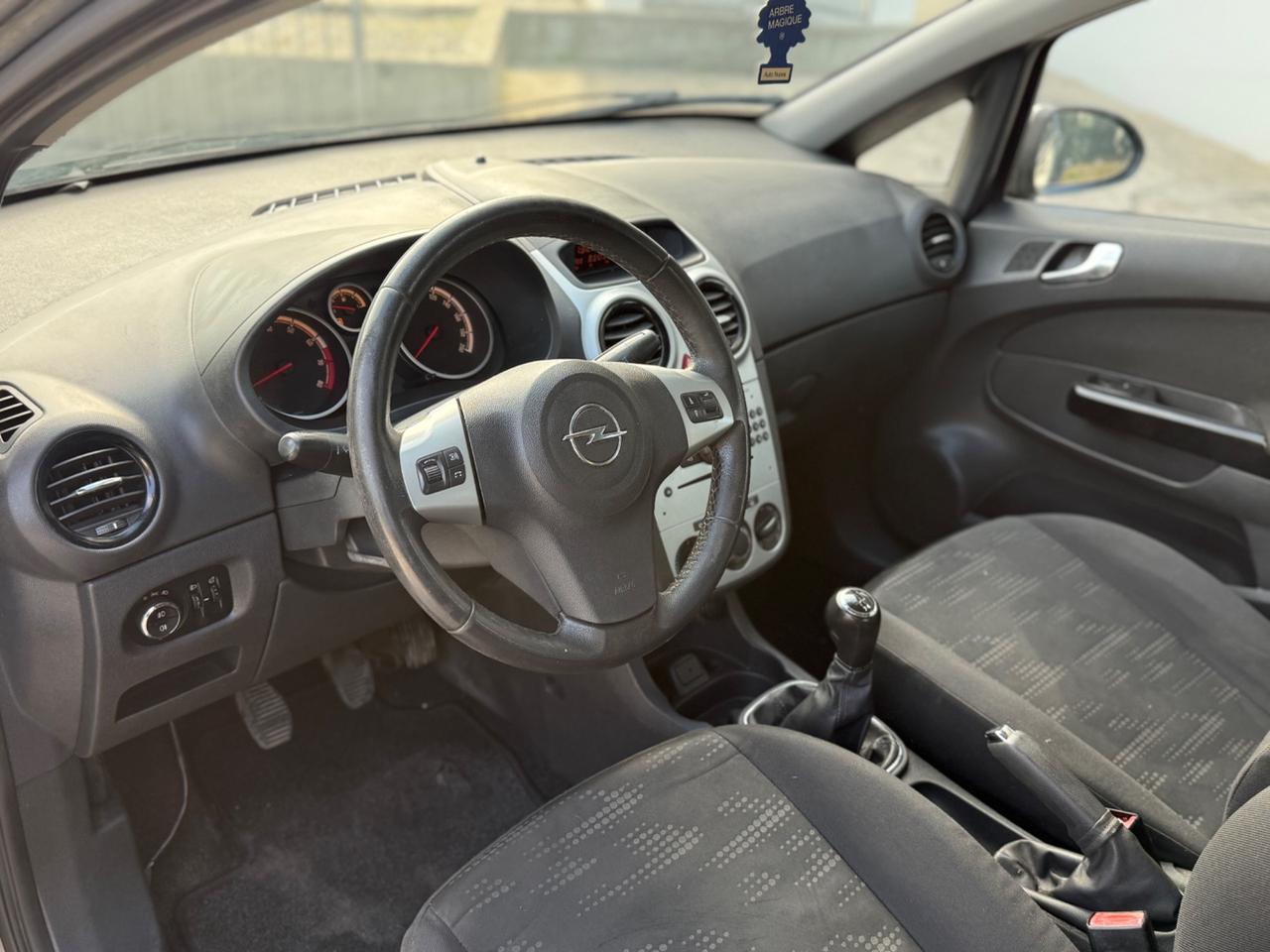Opel Corsa 1.2 BENZINA POCHI KM 2011 NEOPATENTATI
