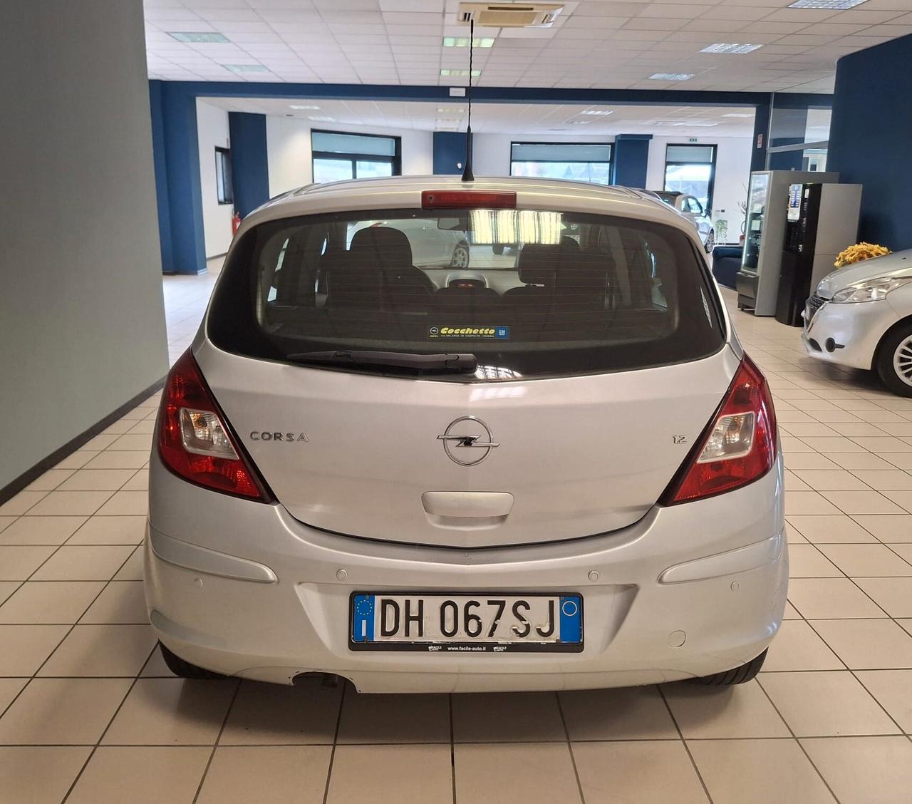 Opel Corsa 1.2 5 porte Cosmo