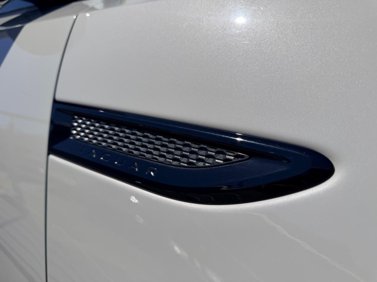 Jaguar E-Pace 2.0D 150 CV AWD aut. R-Dynamic HSE gesso