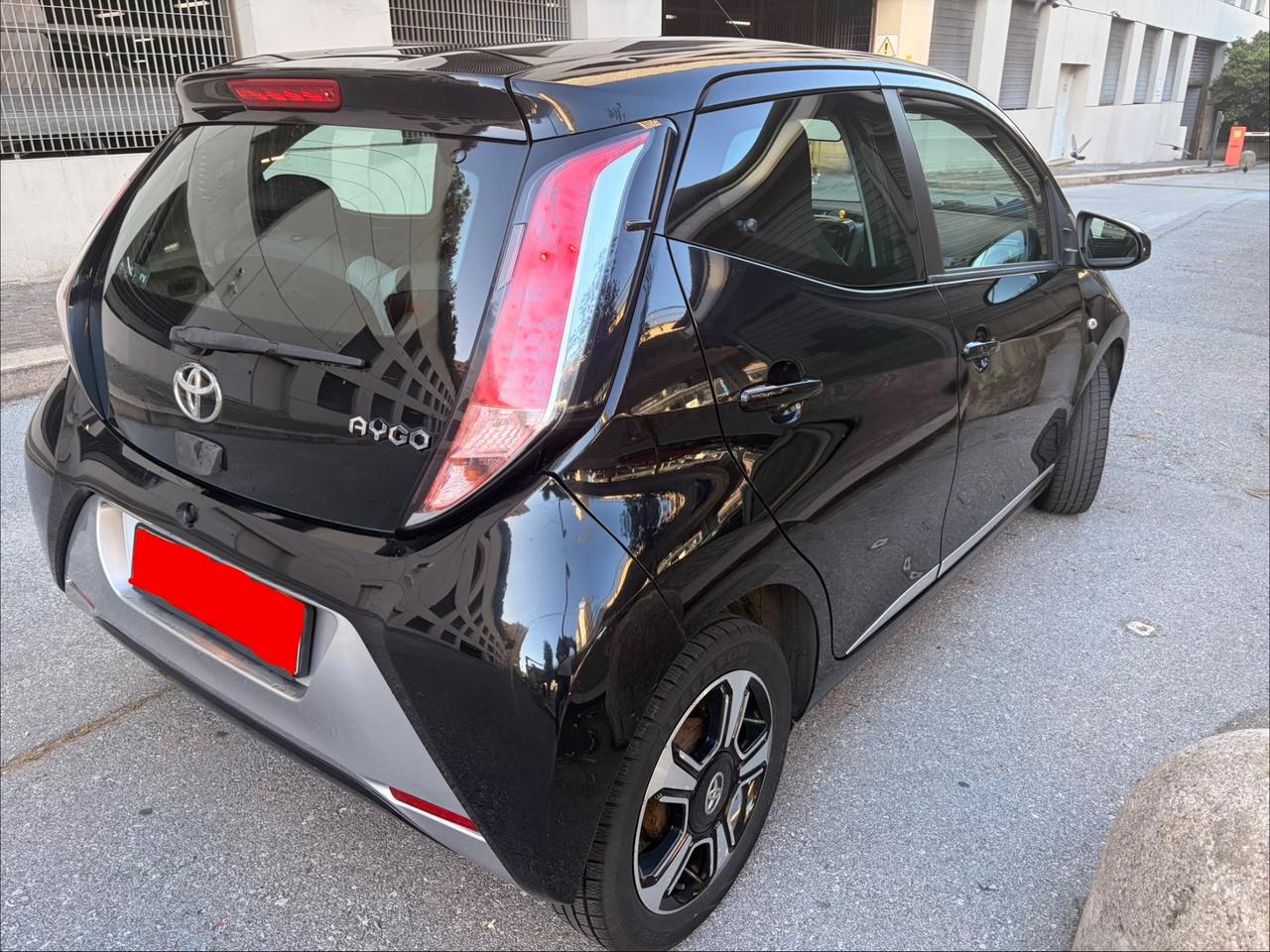 Toyota Aygo 1.0 VVT-i 69 CV 5 porte x-clusiv