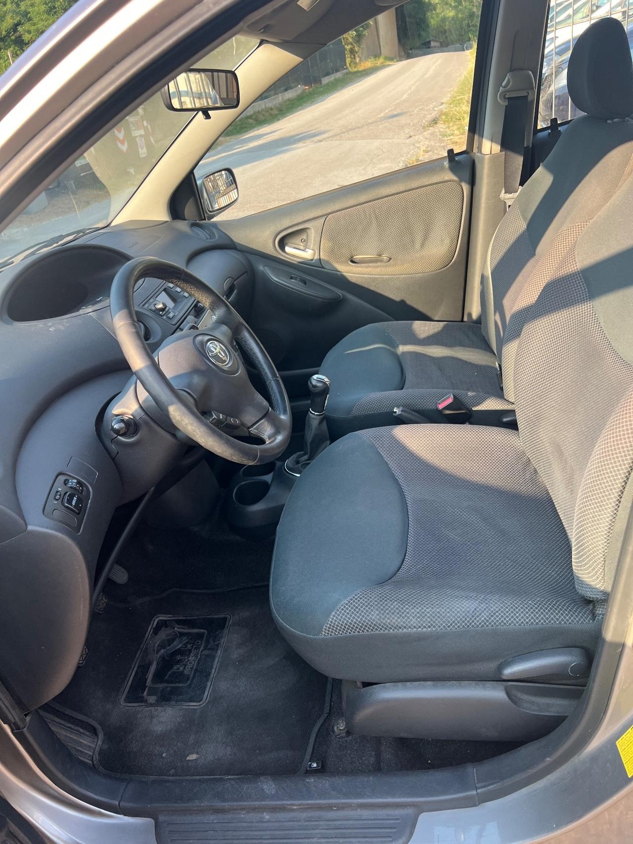 Toyota Yaris 1.0 5 porte