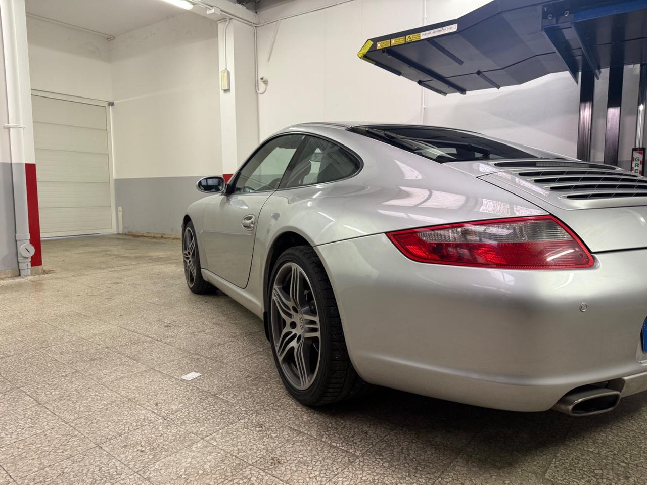 Porsche 911 Carrera manuale