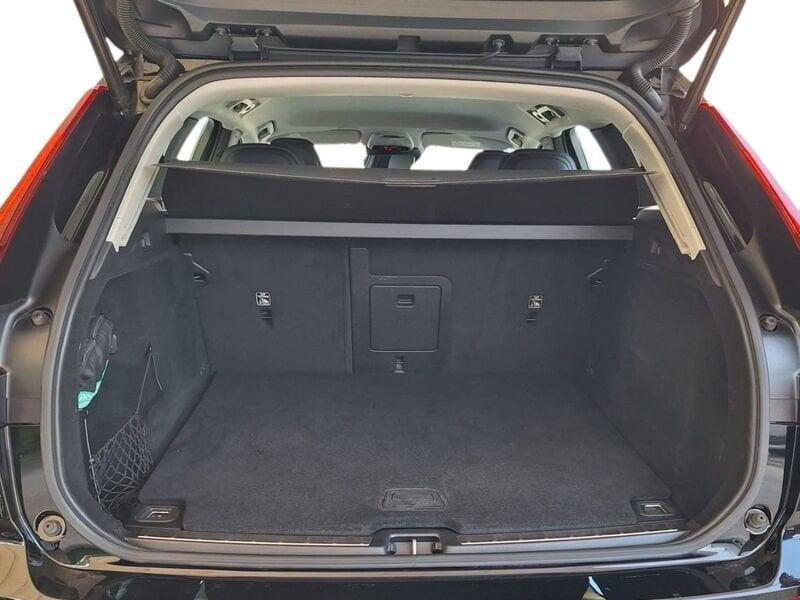 Volvo XC60 B4 197+14 CV AWD Automatica Mild Hybrid Momentum Pro