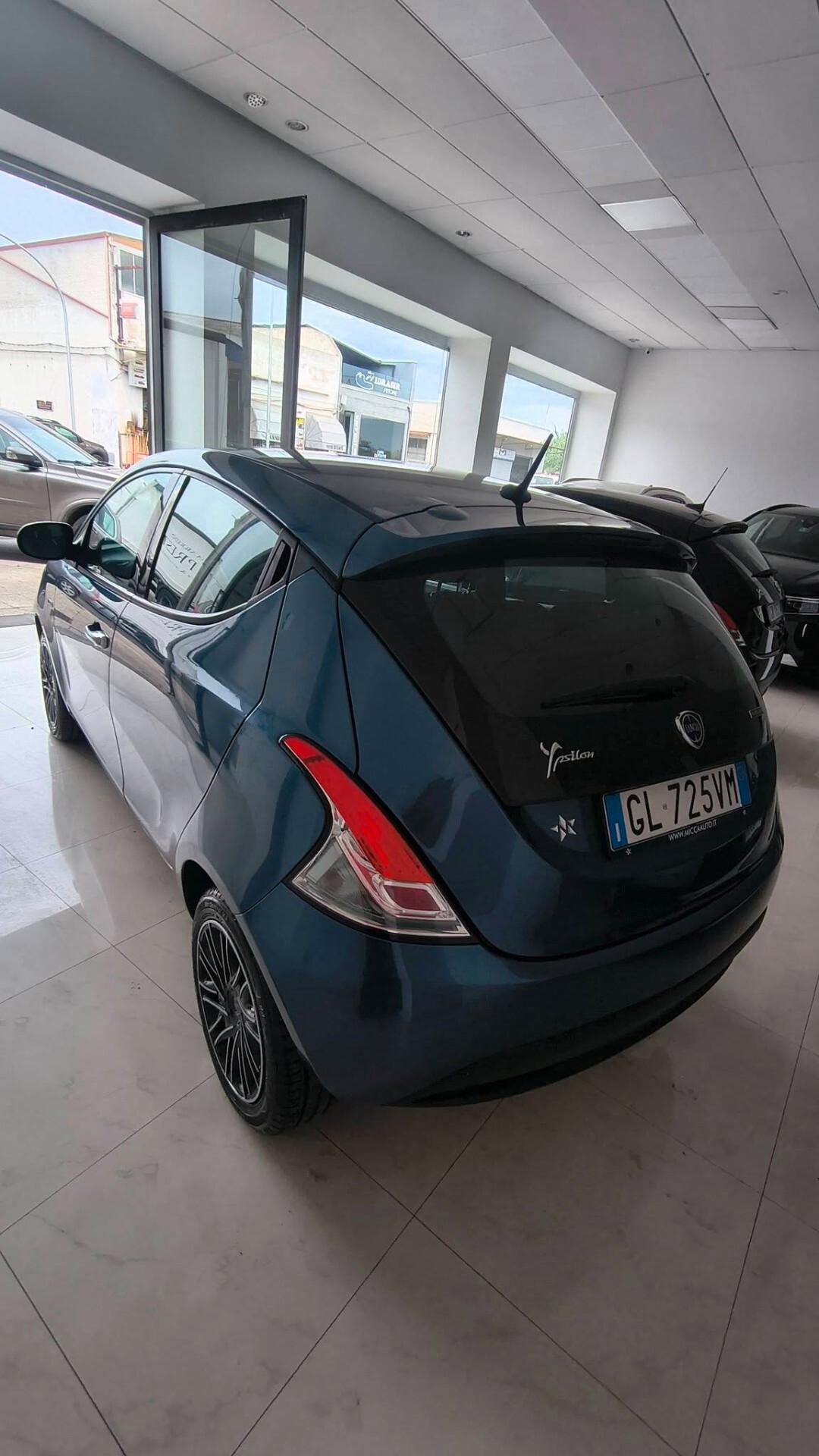 Lancia Ypsilon 1.0 FireFly 5 porte S&S Hybrid Silver Plus