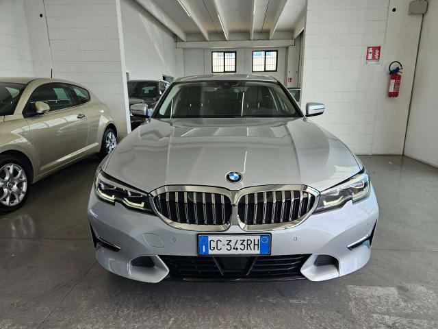 BMW 330 Berlina 330i Luxury CV 258 auto