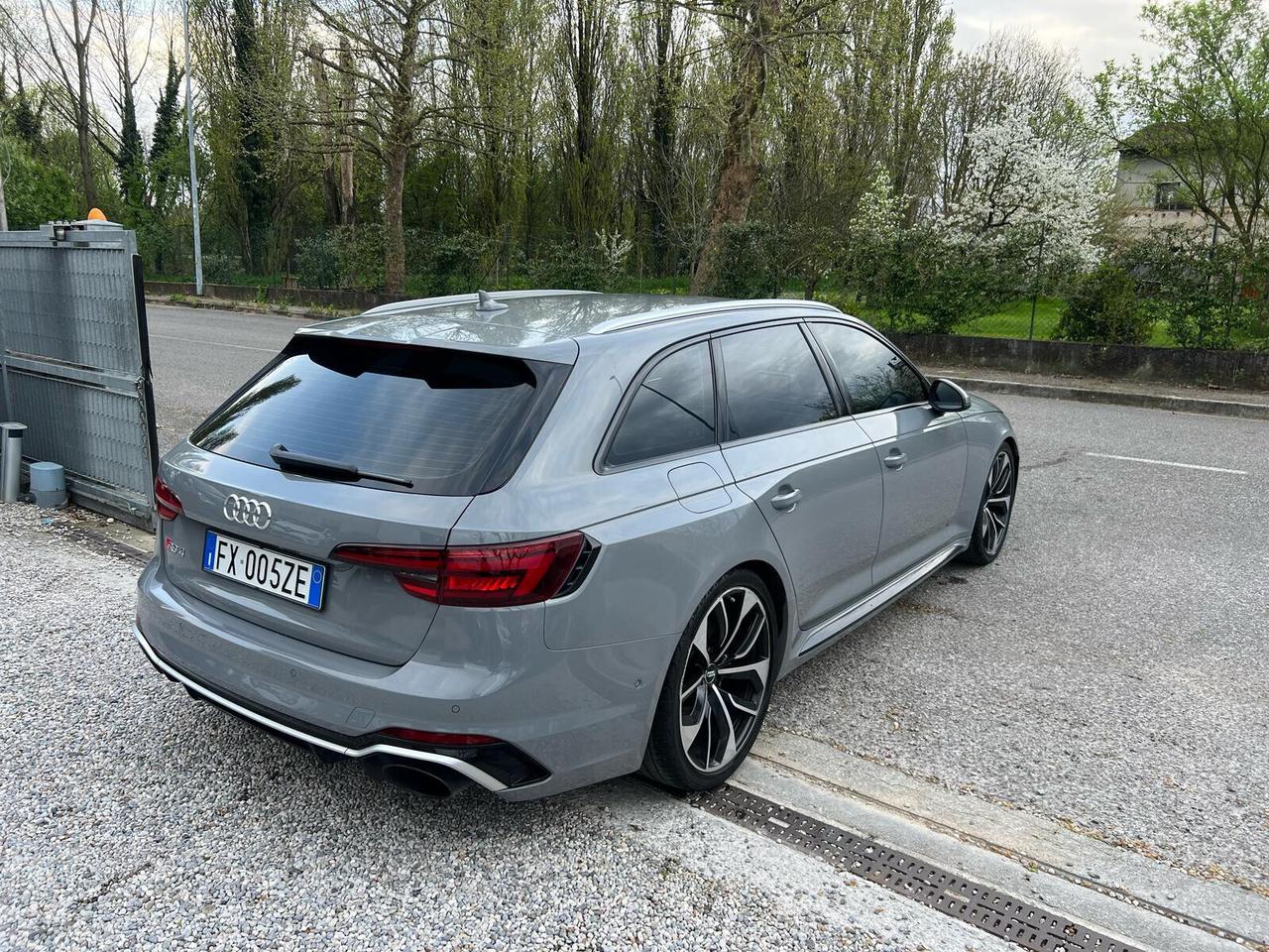 Audi A4 RS4 Avant 3.0 TFSI quattro RS 450CAVALLI