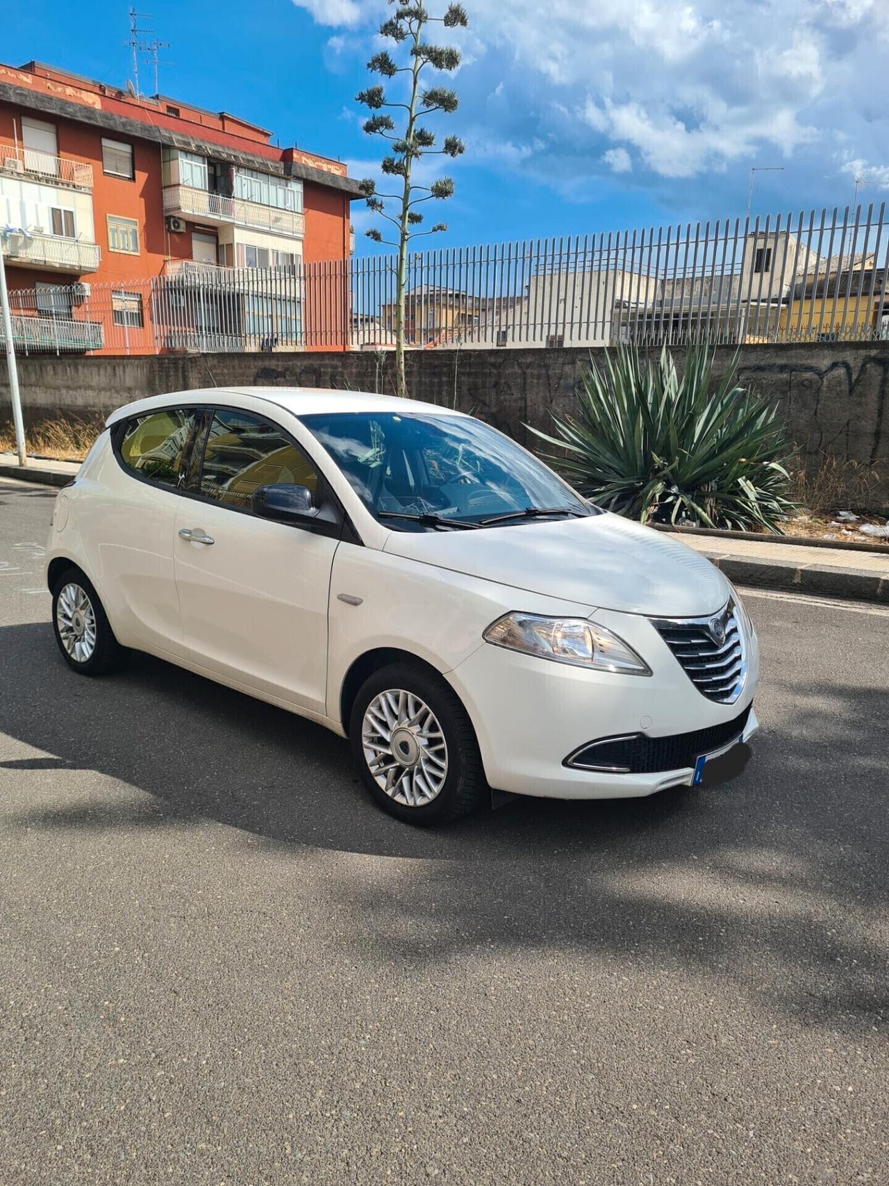 Lancia Ypsilon 1.2 69 CV 5 porte S&S Silver