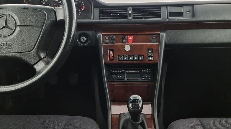Mercedes-Benz Serie E E 200 cat Elegance ASI