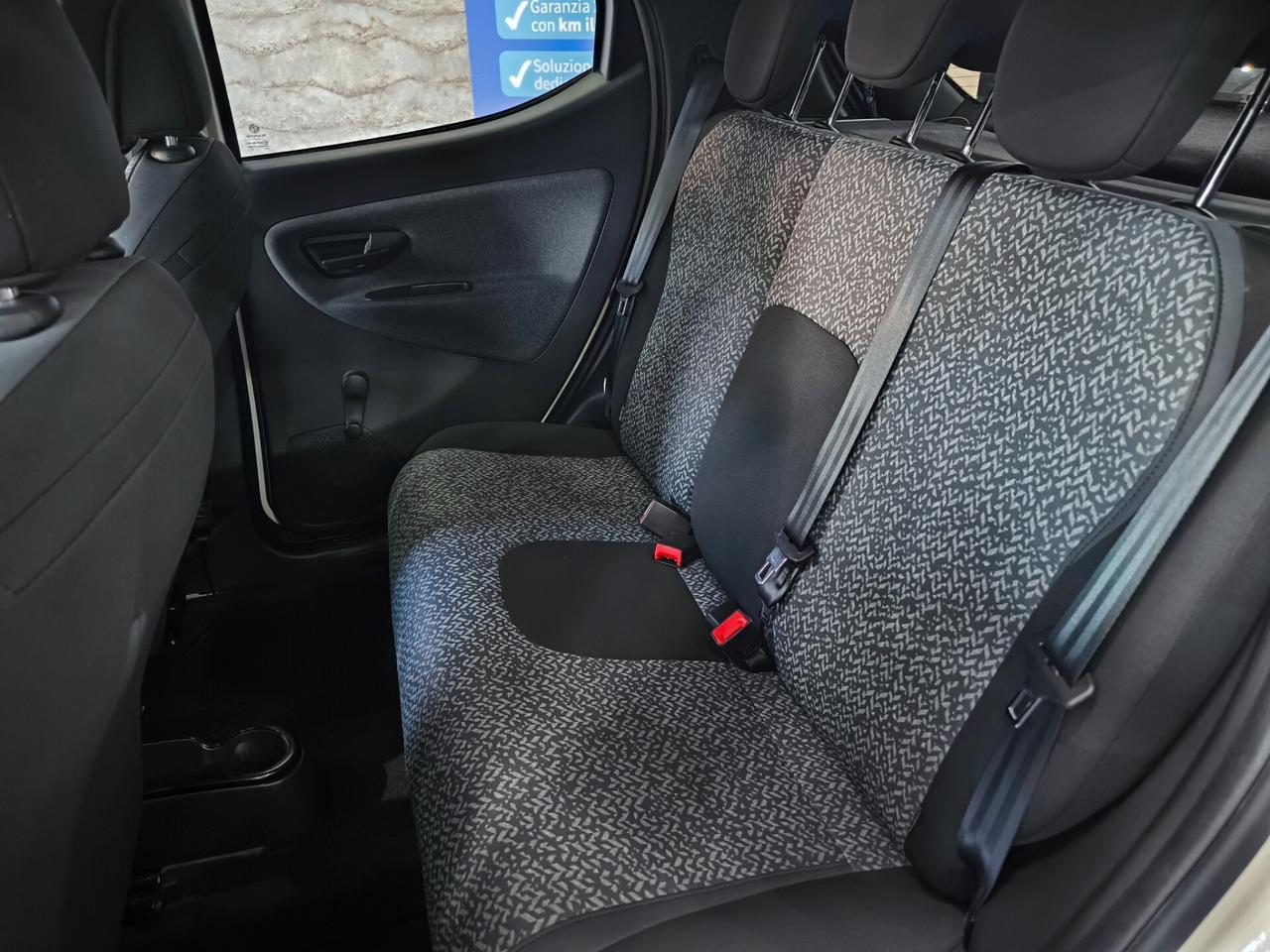 Lancia Ypsilon 1.0 FireFly 5 porte S&S Hybrid Ecochic Silver