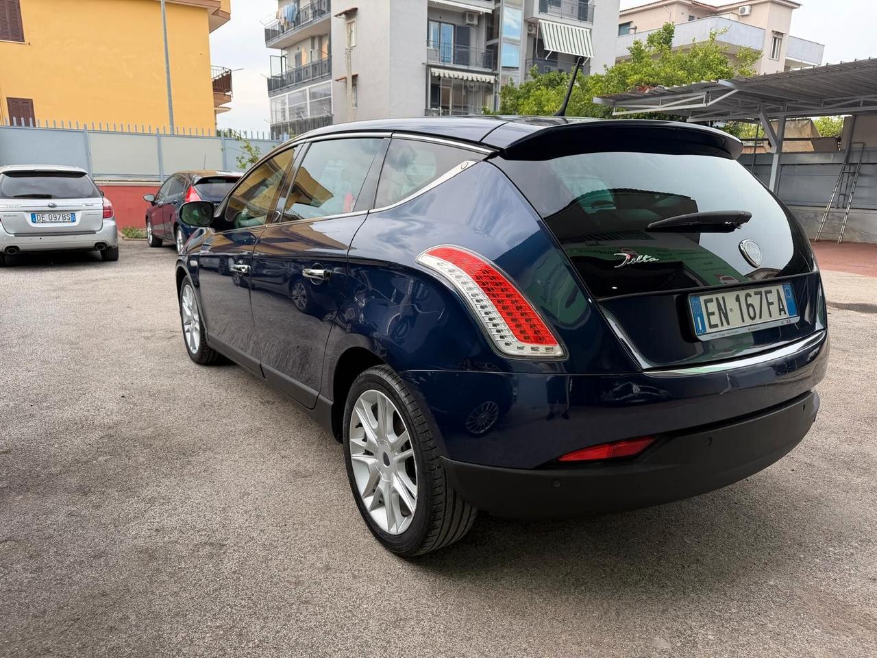 Lancia Delta 1.6 MJT DPF 105 CV Silver