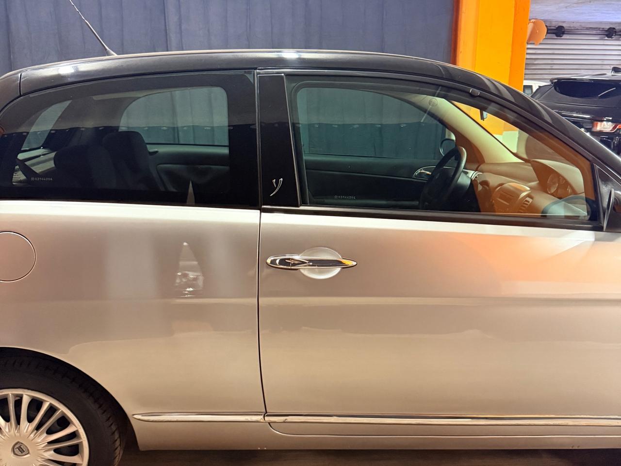 BELLISSIMA LANCIA YPSILON CON SOLI 56.412 KM