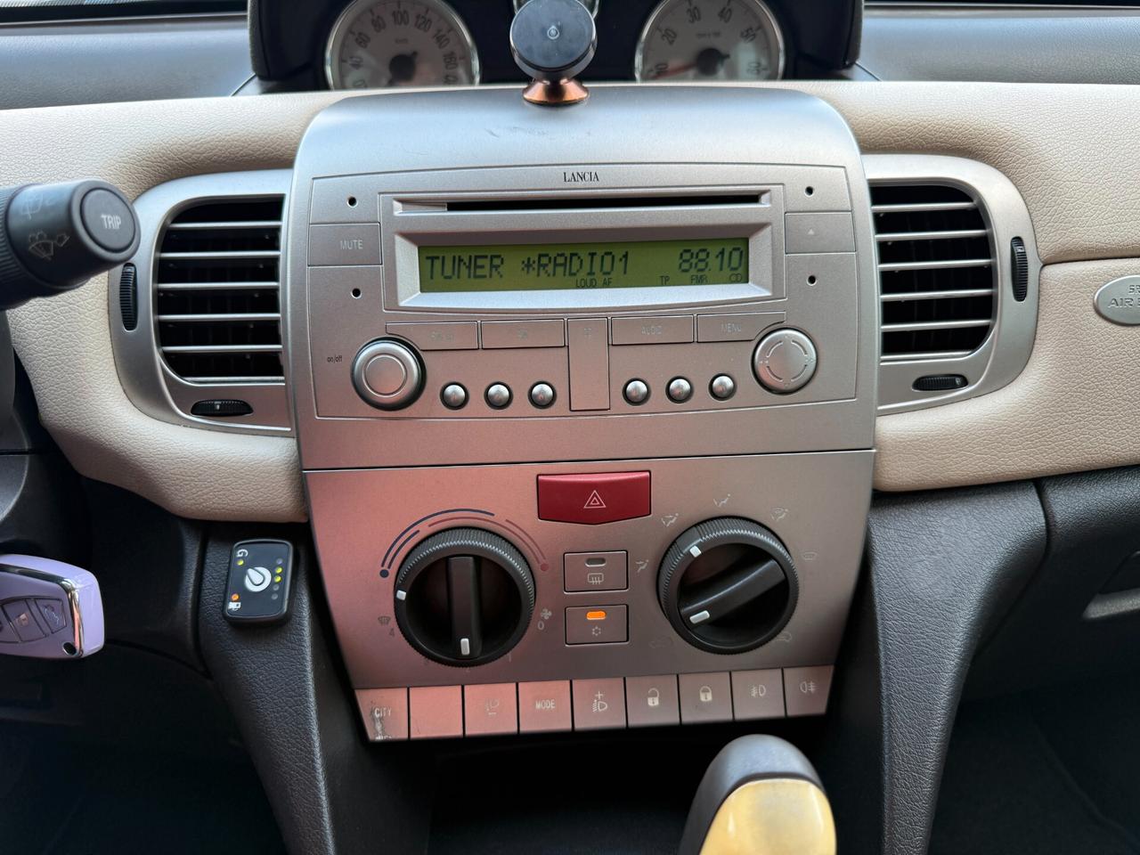 Lancia Ypsilon 1.4 16V Sport MomoDesign GPL valido fino 2036
