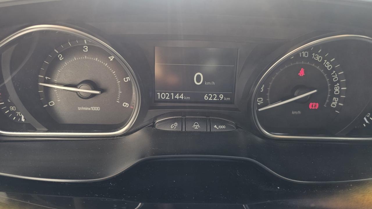 Peugeot 2008 BlueHDi 100 Allure