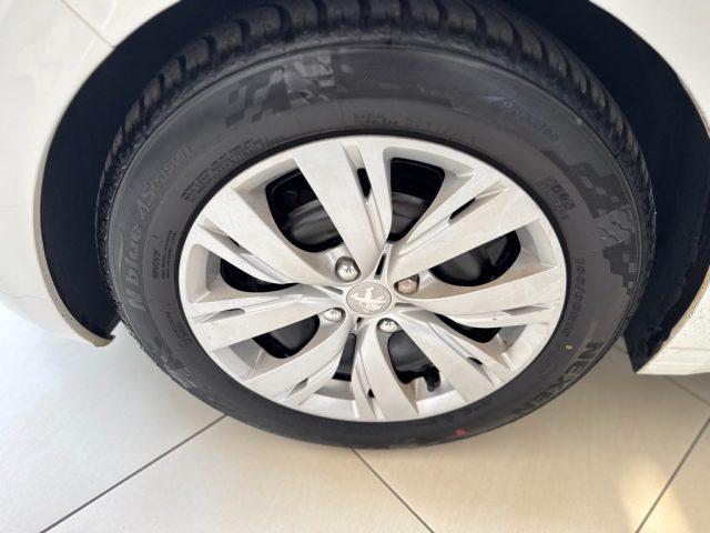 PEUGEOT 208 1.4 8V e-HDi 68CV S&S robot. 5p. Active