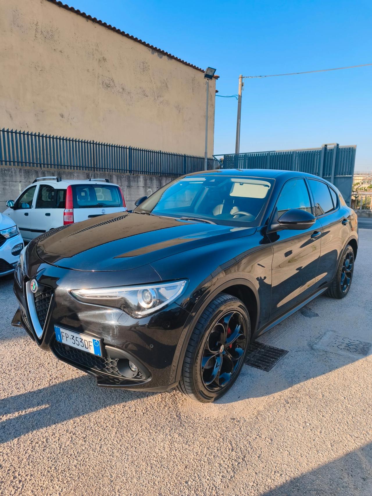 Alfa Romeo Stelvio 2.2 Turbodiesel 210 CV AT8 Q4 Super Total black