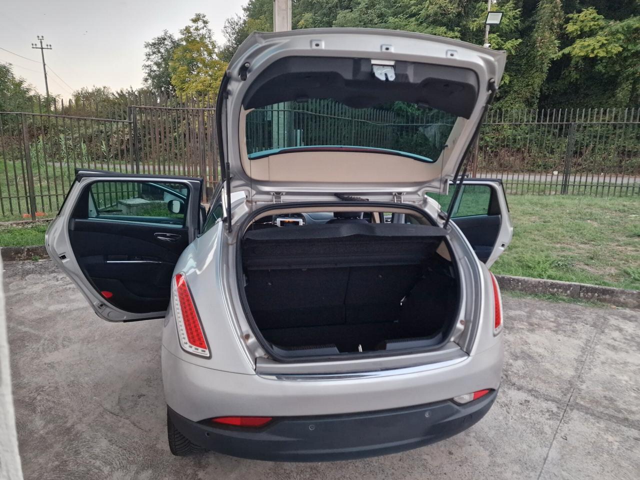 Lancia Delta 1.6 MJT DPF Gold - 2012