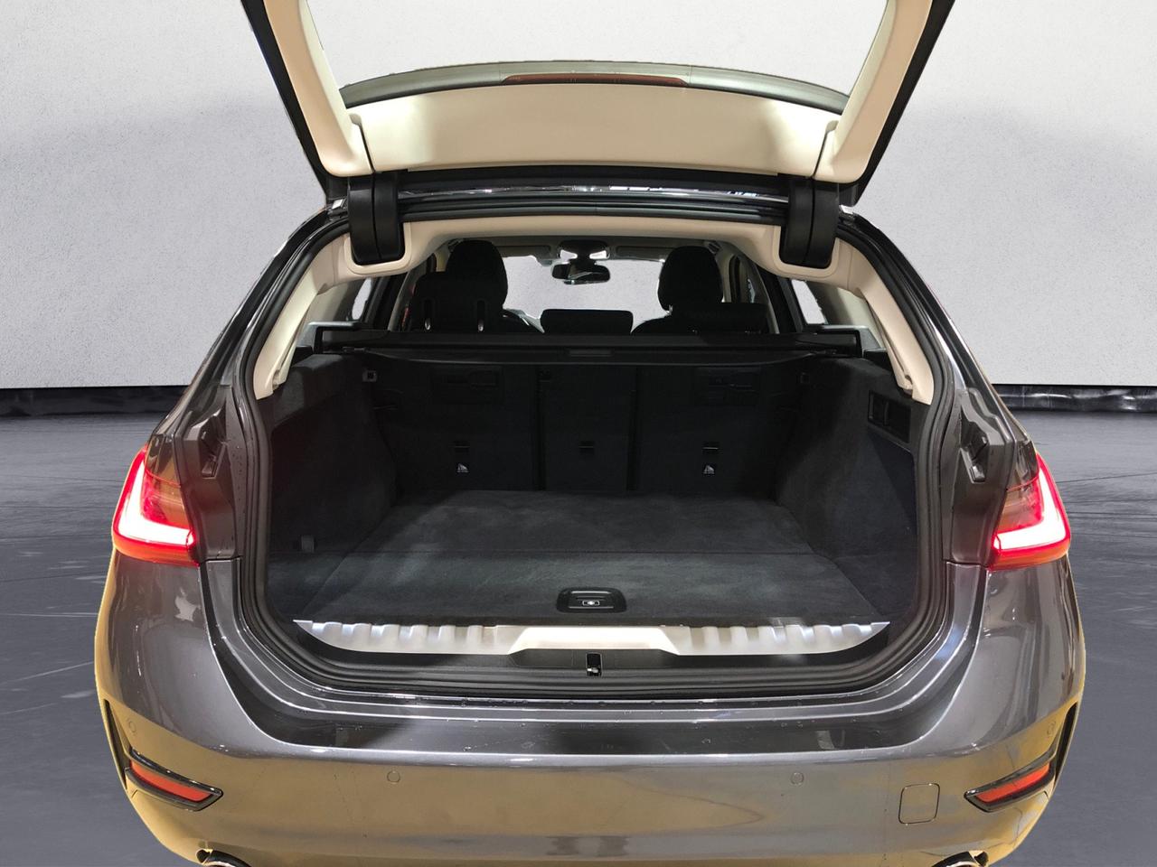 BMW 330e Touring Business Advantage auto