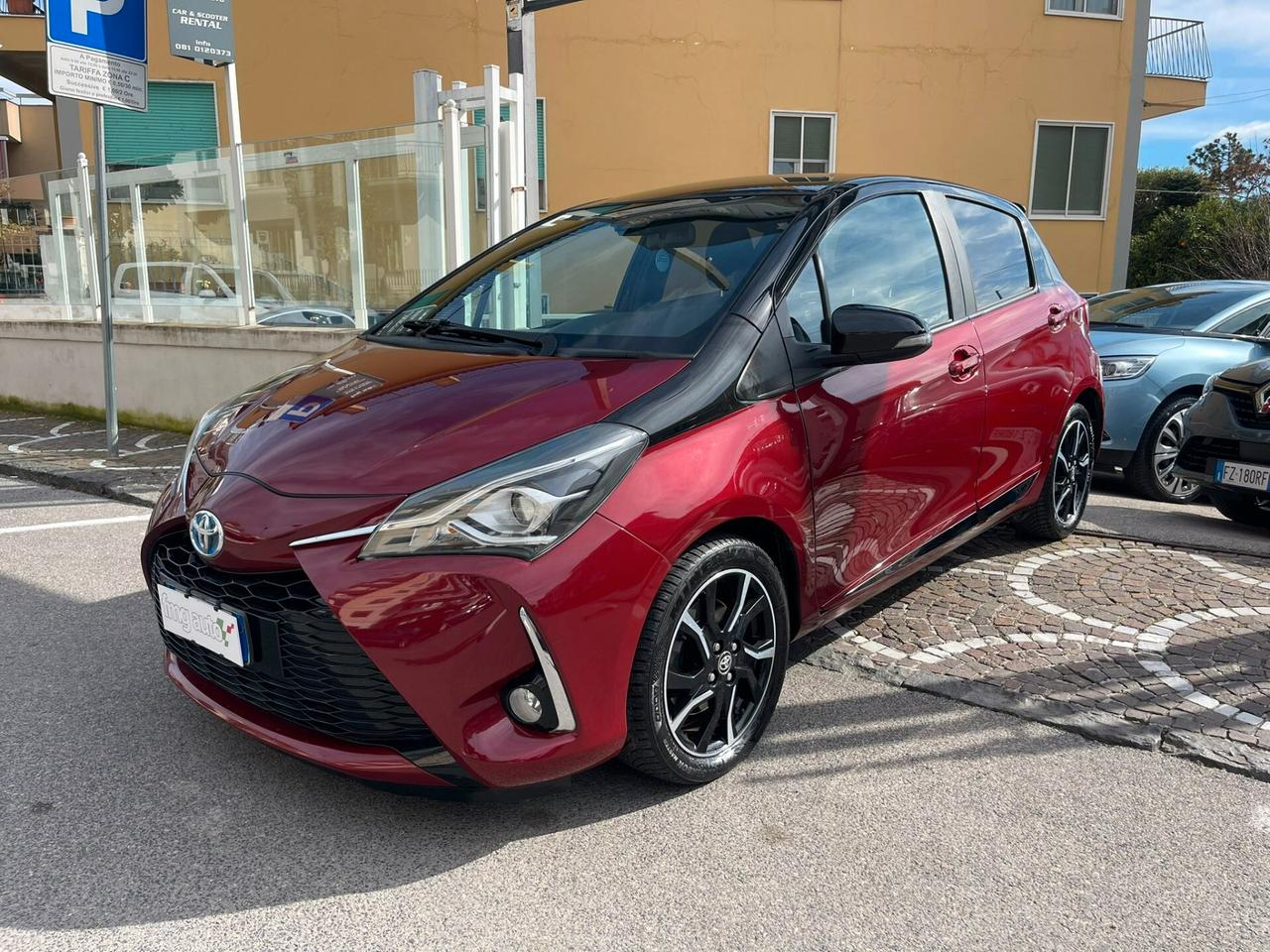 Toyota Yaris 1.5 Hybrid 5 porte Cool Red Edition