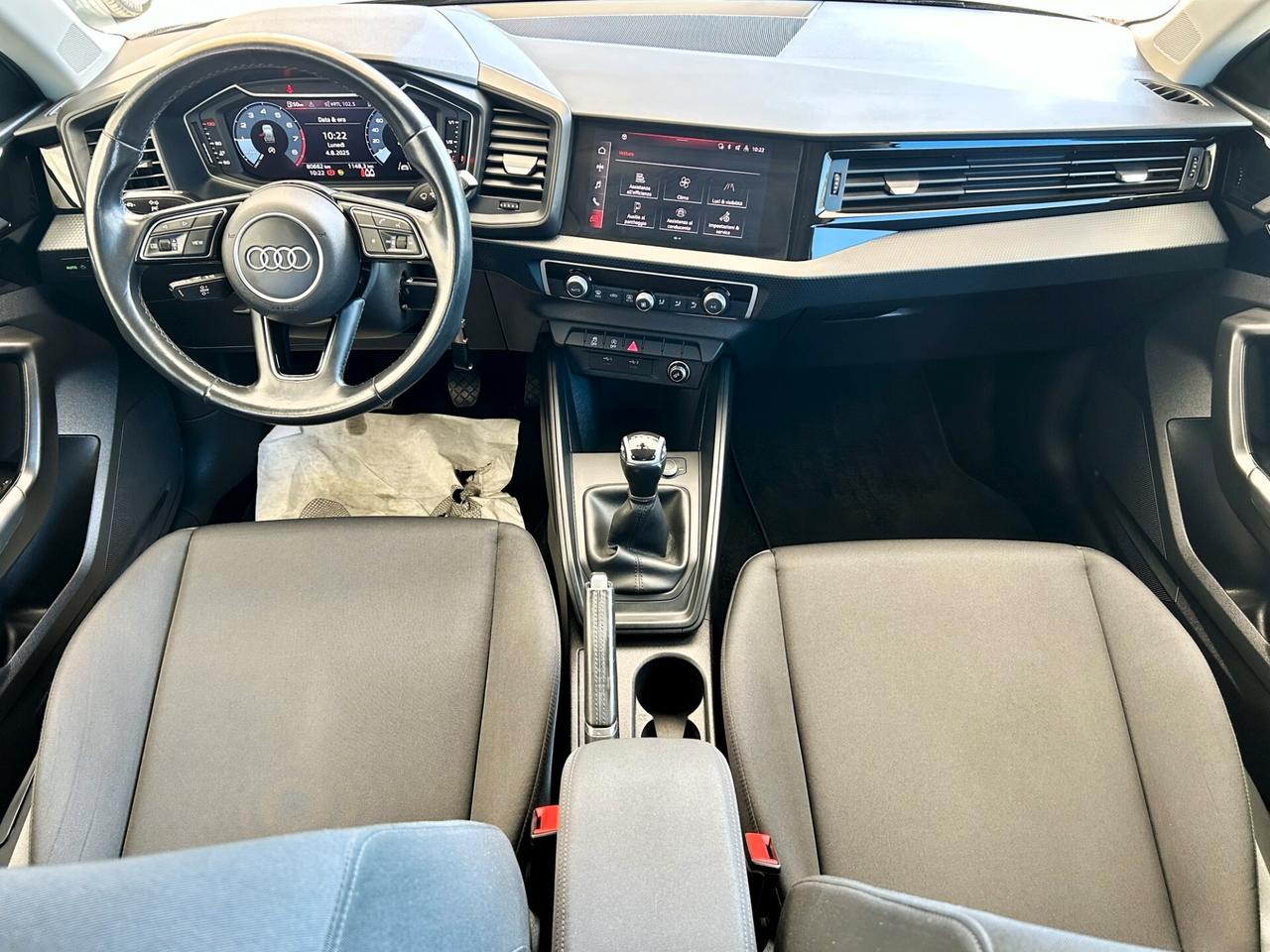 Audi A1 citycarver 30 TFSI Identity Contrast