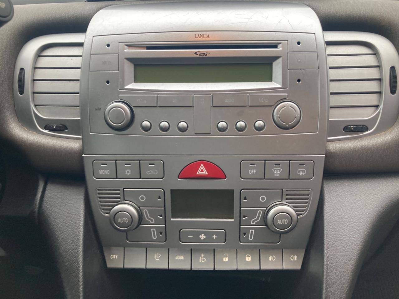 LANCIA YPSILON (EDIZIONE LIMITATA VERSUS)