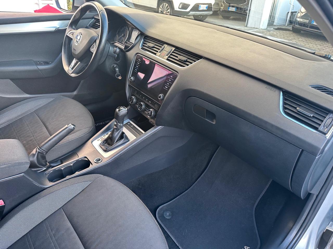 Skoda Octavia 1.6 TDI CR 115 CV DSG Executive*EURO6*NAVI