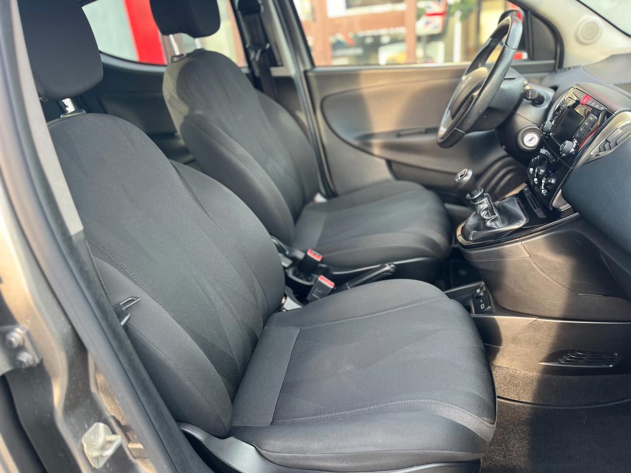 Lancia Ypsilon 1.0 FireFly 5 porte S&S Hybrid Ecochic