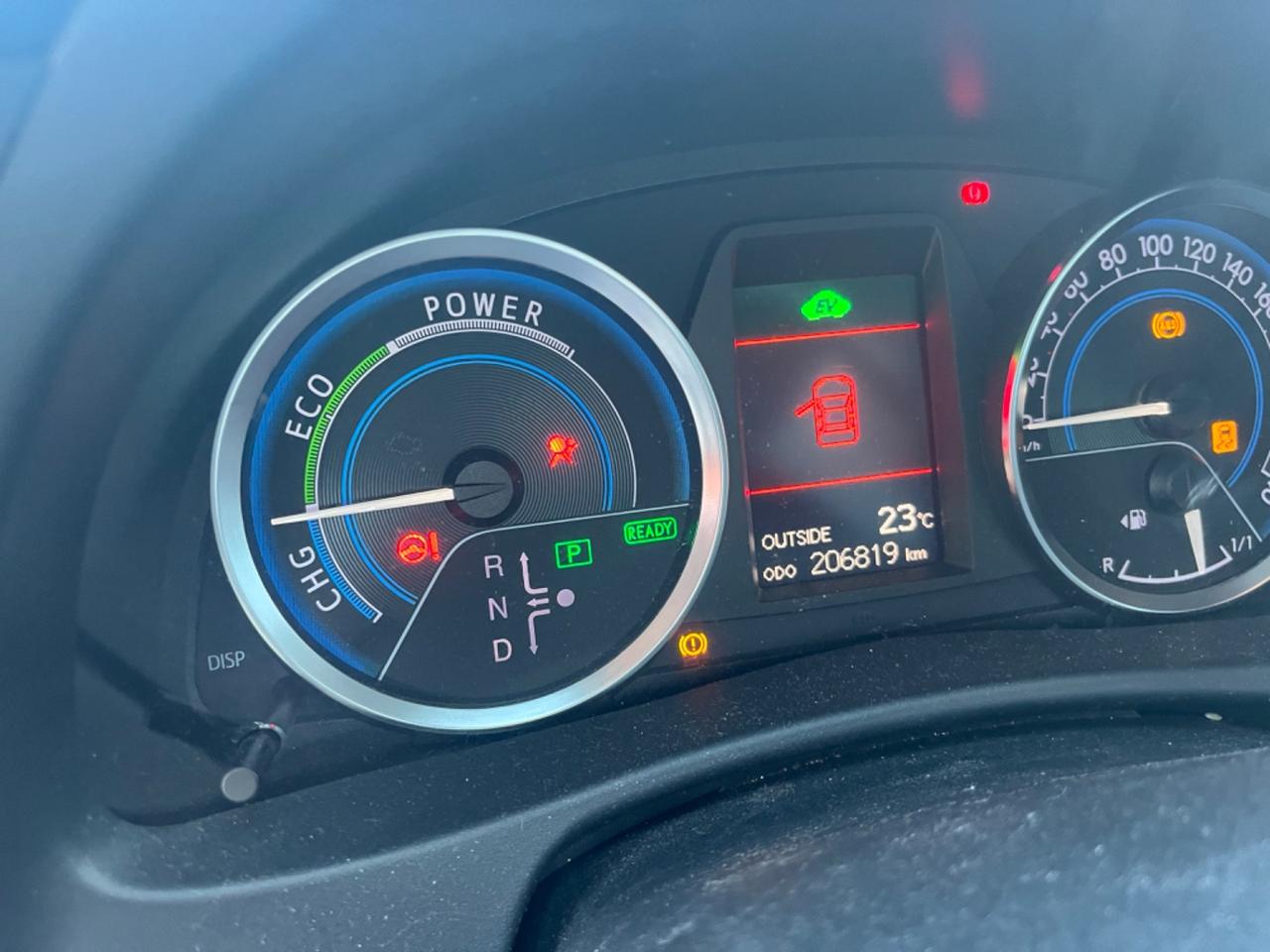 Toyota Auris 1.8 Hybrid Active 2014 sinistrata