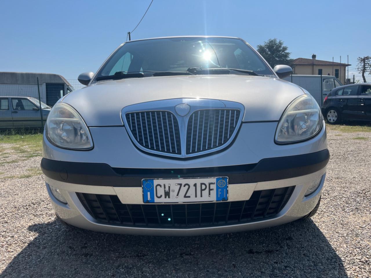 Lancia Ypsilon 1.2 16V Argento