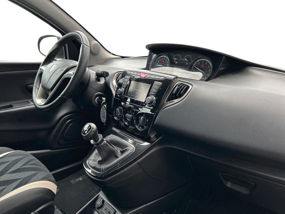 LANCIA Ypsilon III 2015 - ypsilon 1.2 Gold 69cv my16