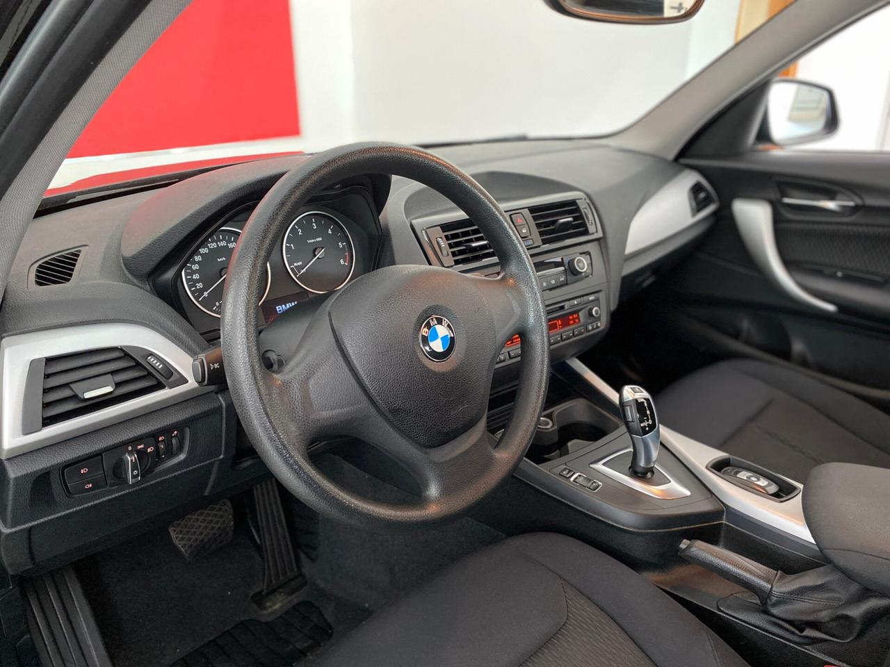 Bmw 118 118d 5p. Unique