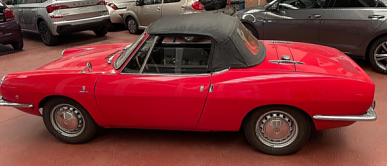 FIAT 850 SPORT SPIDER CON HARD-TOP IN TINTA.