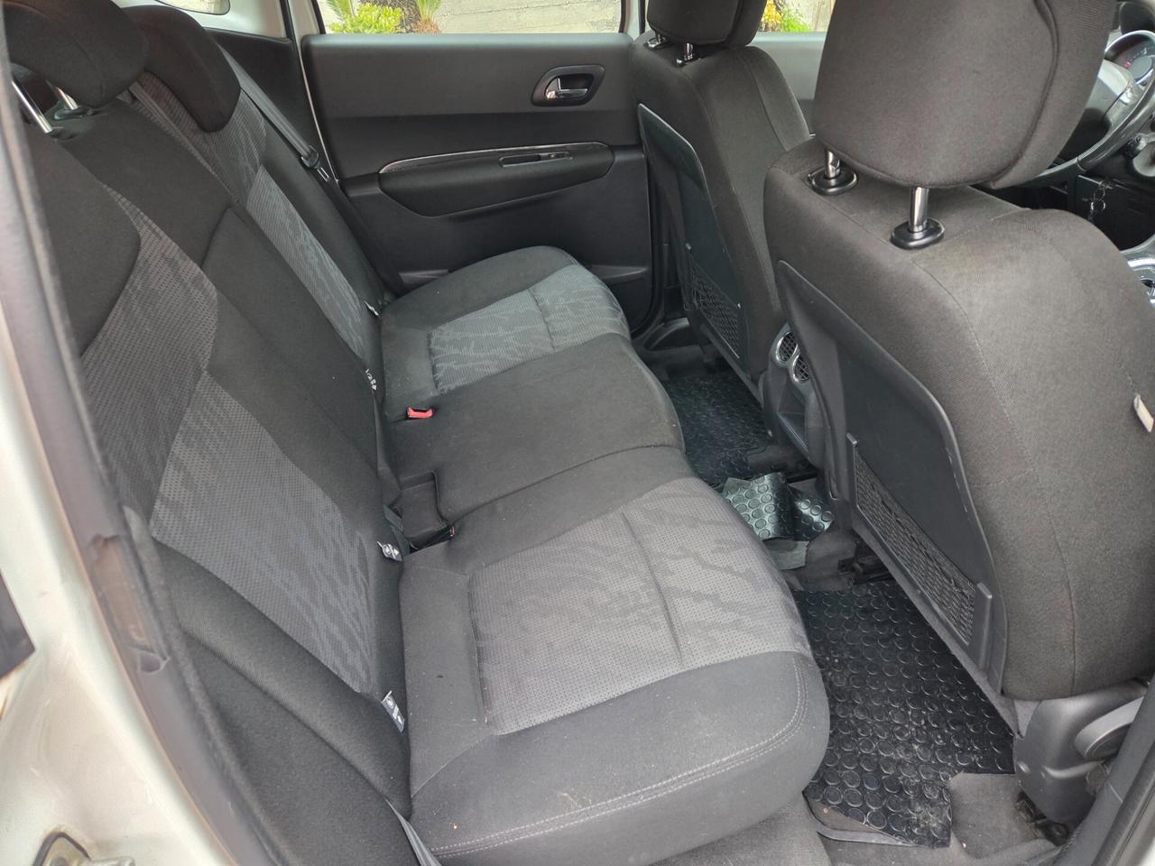 Peugeot 3008 1.6 HDi 110CV cambio robotizzato Tecno