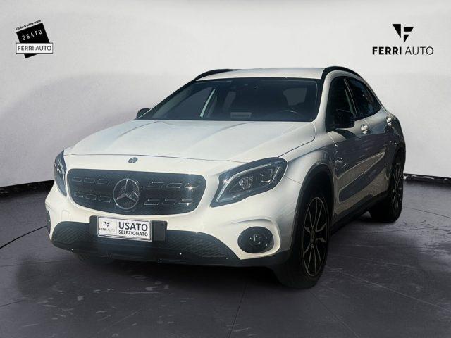 MERCEDES-BENZ GLA 200 Sport