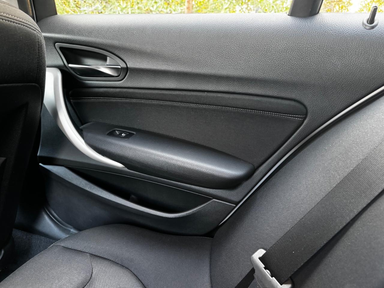 Bmw 118 118d 5p. Advantage