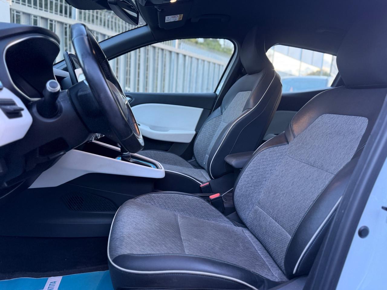 Renault Clio Full Hybrid E-Tech 140 CV 5 porte Initiale Paris