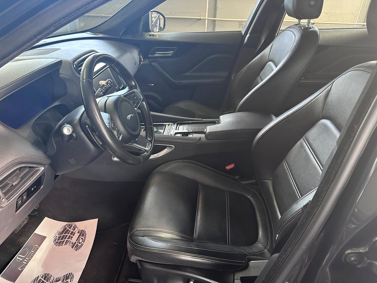 Jaguar F-Pace 2.0 D 180 CV AWD aut. Chequered Flag