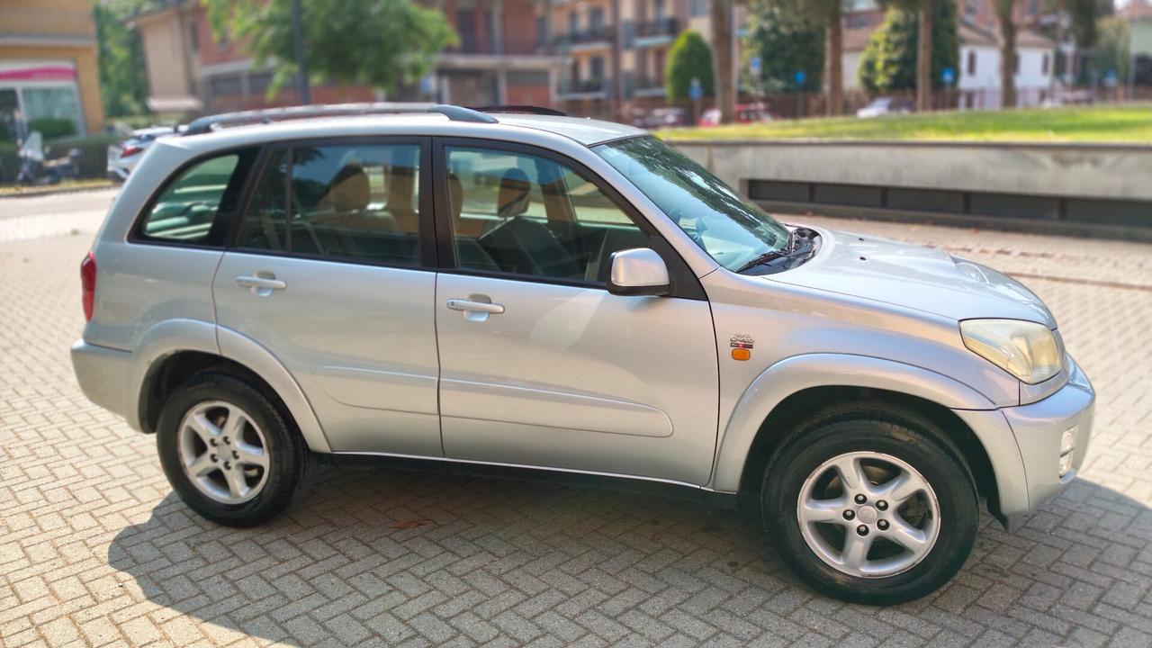 Toyota RAV 4 2.0 Tdi D-4D 5p Sol Gancio traino