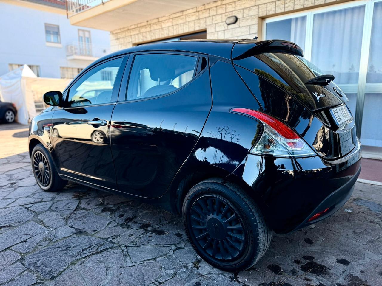 Lancia Ypsilon 1.0 FireFly 5 porte S&S Hybrid Silver