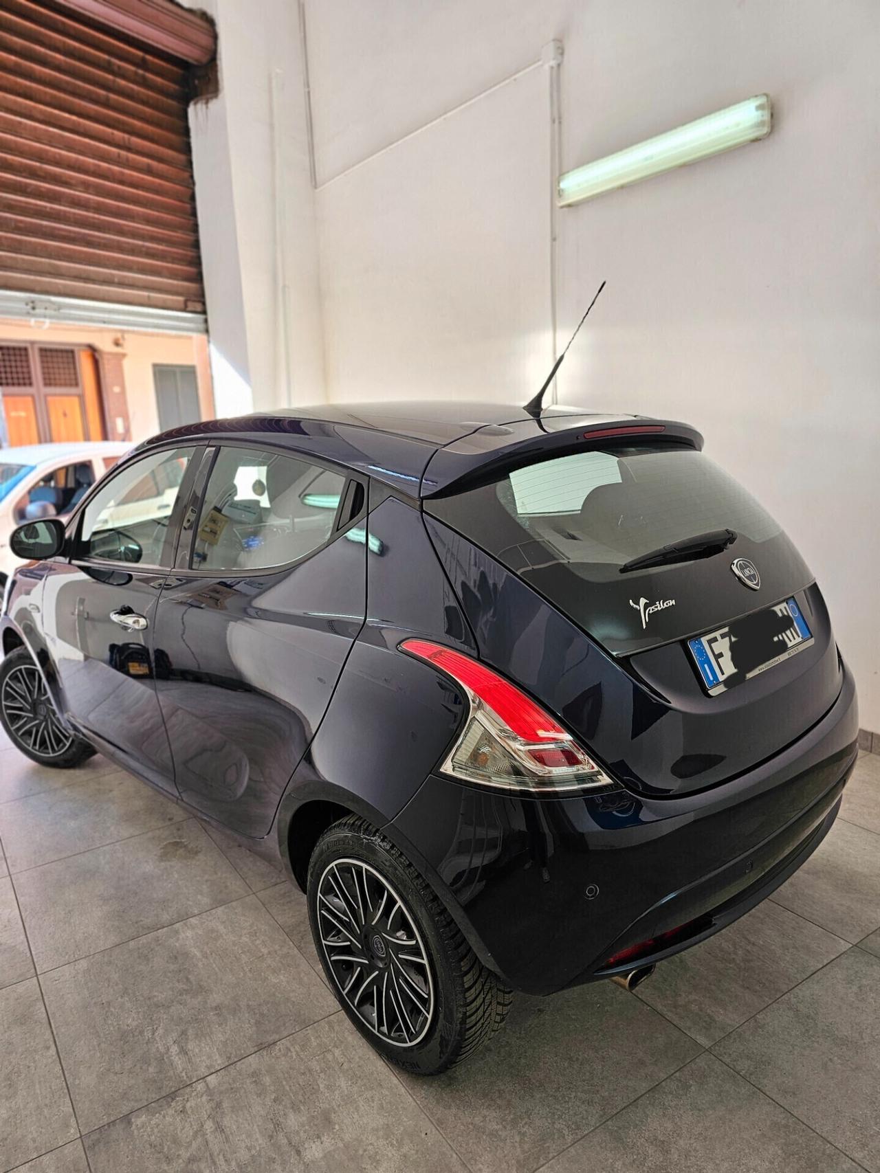 Lancia Ypsilon 1.2 69 CV 5 porte S&S Gold