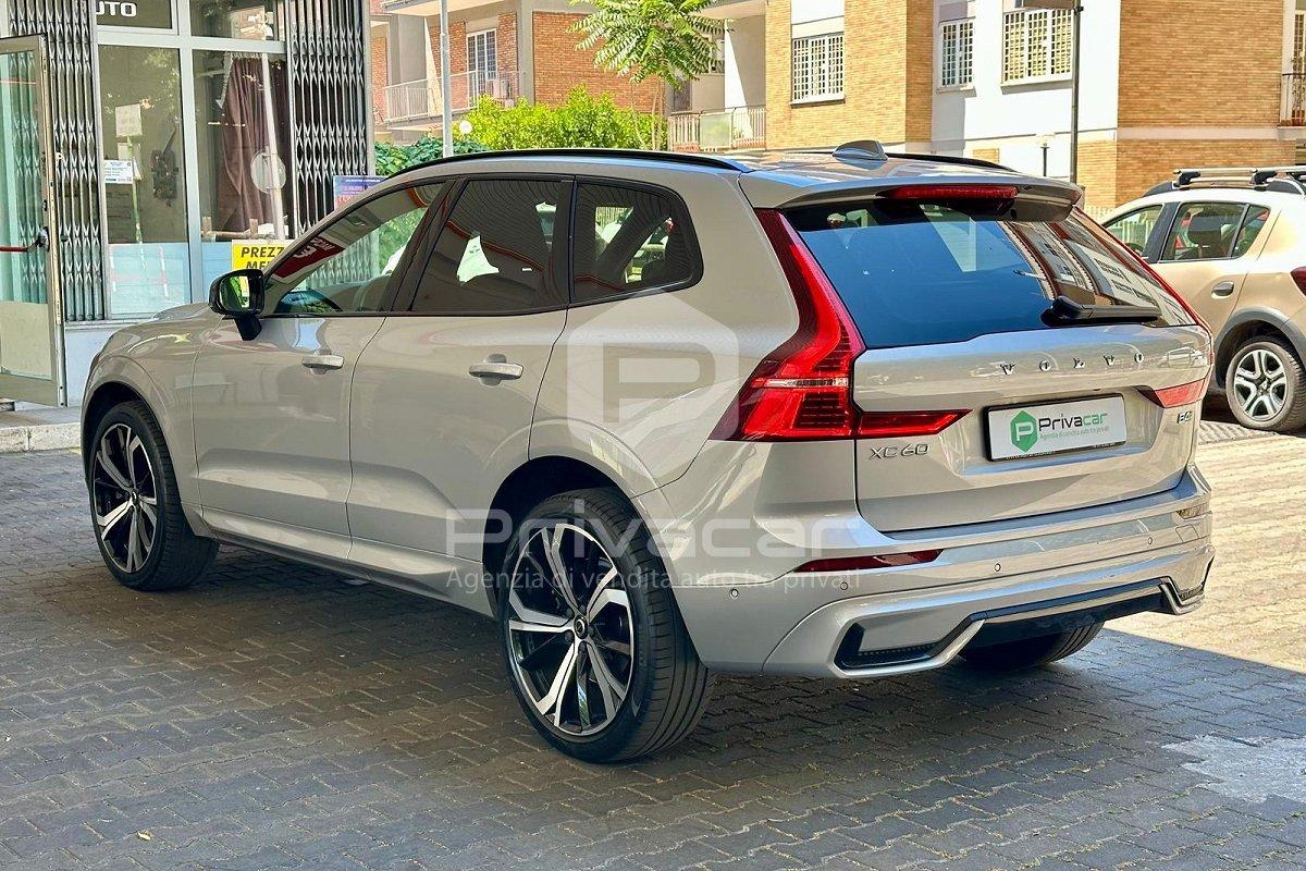 VOLVO XC60 B4 (d) AWD automatico Ultimate Dark