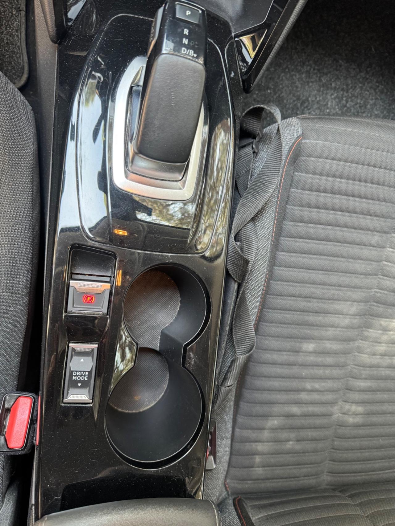 Peugeot 208 motore elettrico 136 CV 5 porte Active Pack