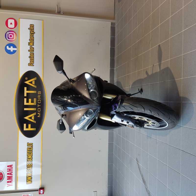 Yamaha YZF R1 - 2004