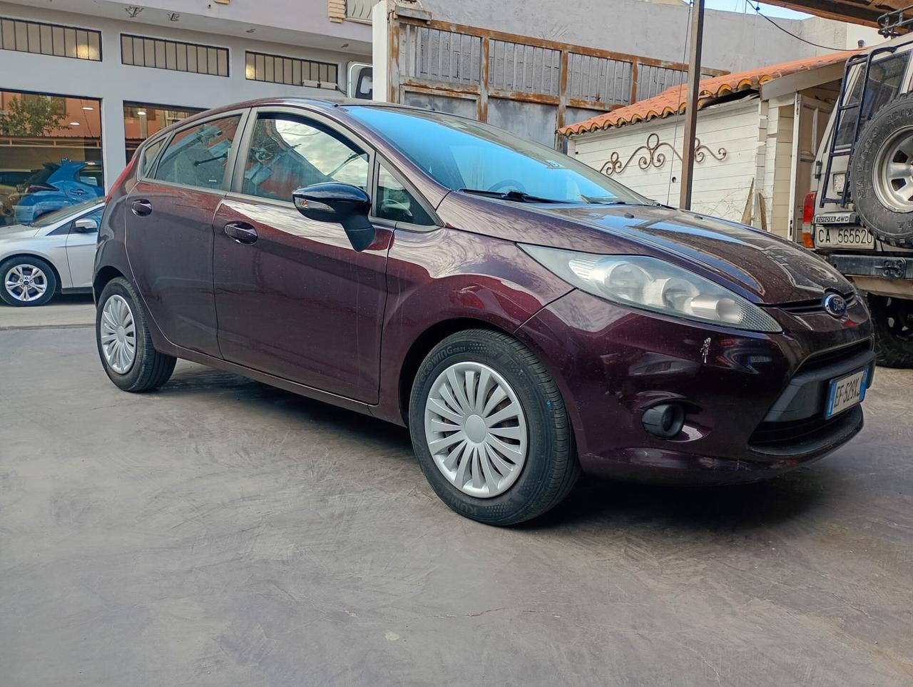 Ford Fiesta 1.4 TDCI Titanium 5 Porte – Economica e Affidabile