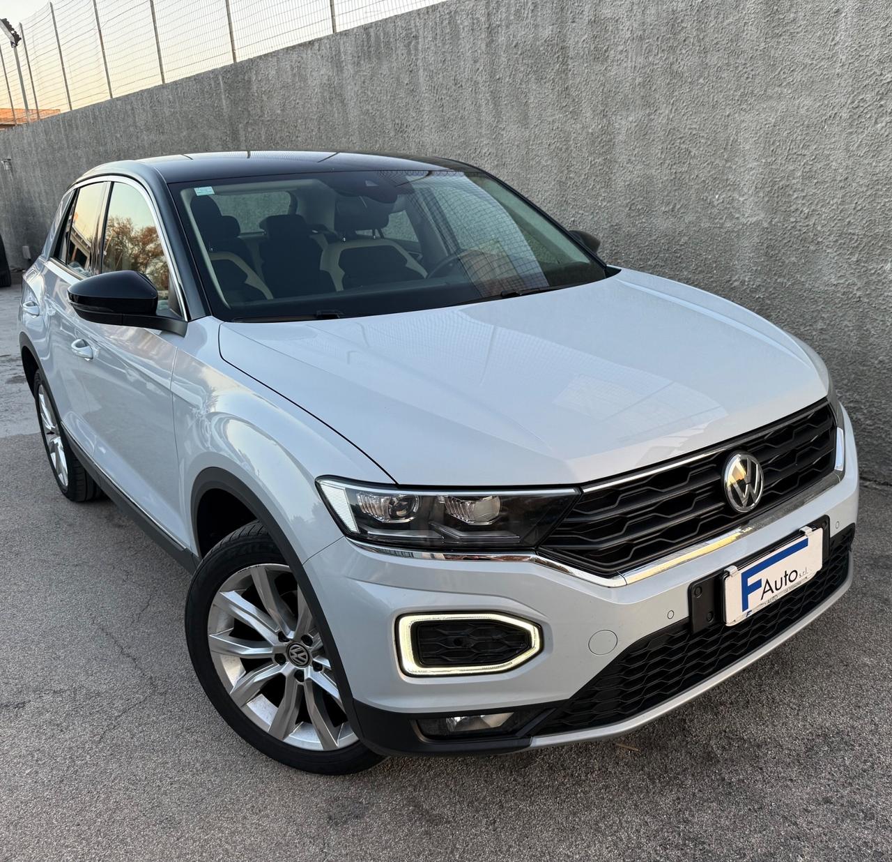 Volkswagen T-Roc 1.6 TDI Advanced,Full LED,cerchi 18”,LED ambiente,ecc.
