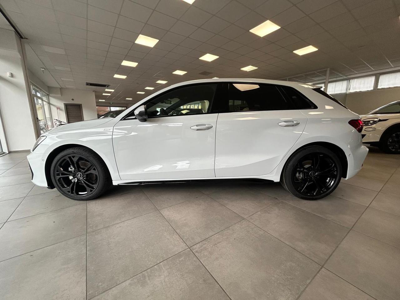 Audi A3 35 TFSI 110 kW S-tronic S-line edition