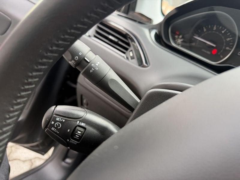 Peugeot 208 208 5p 1.2 puretech Allure 82cv CINGHIA NUOVA !!!