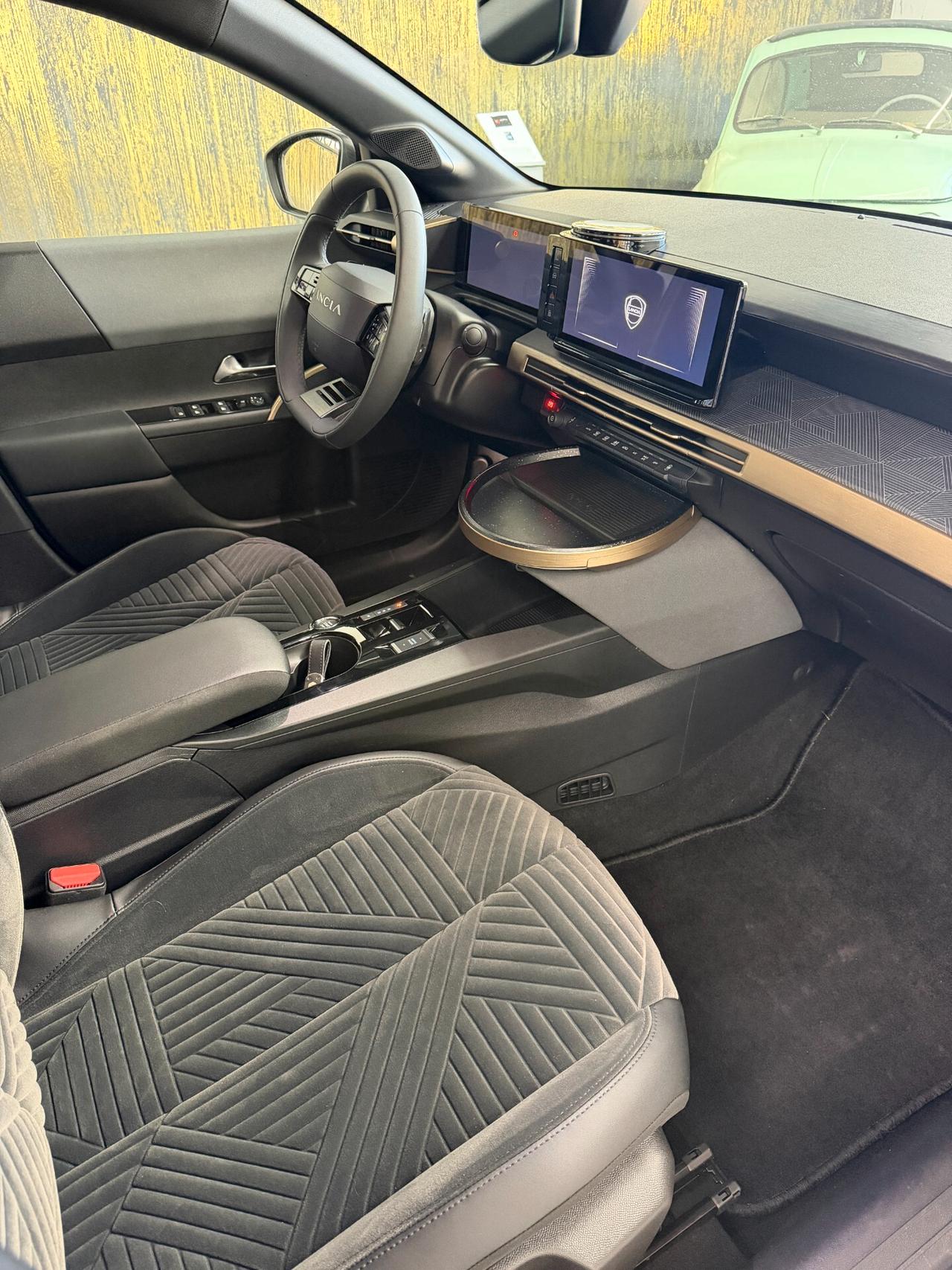 Lancia Ypsilon Hybrid e-DCT LX