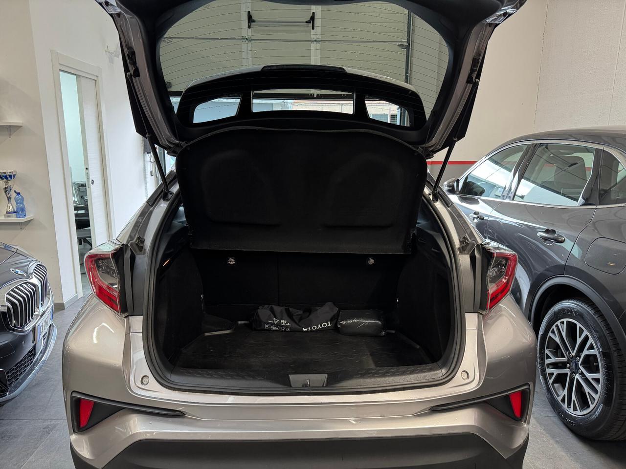 Toyota C-HR 1.8 Hybrid E-CVT Trend