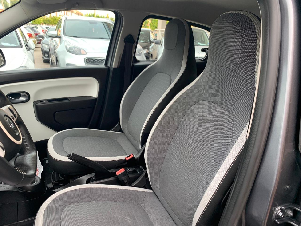 Renault Twingo SCe EDC La Parisienne